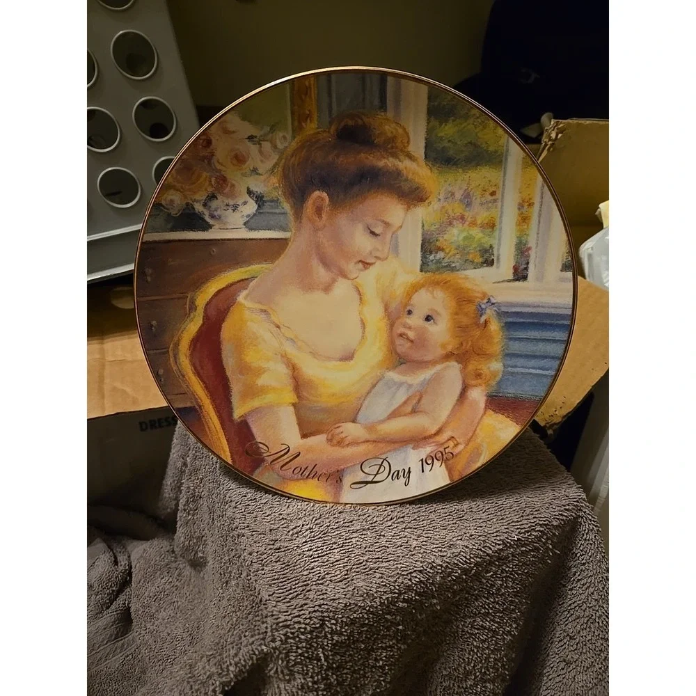 1995 Avon Mother's Day Collector‎ Plate